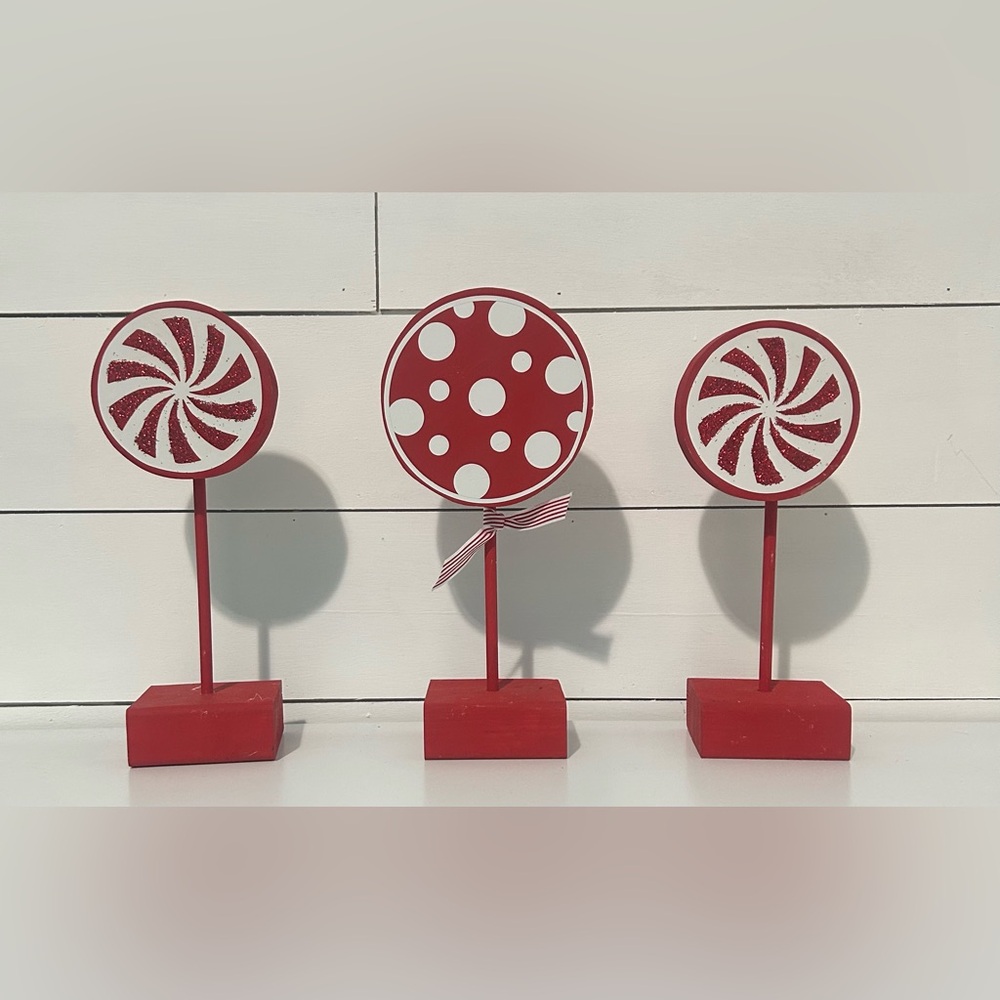 Red and White Decorative Lollipop Set